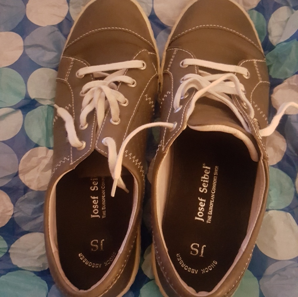 Ladies leather Josef Seibel sneakers